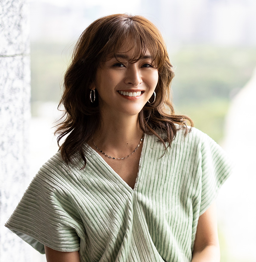 クリス-ウェブ佳子